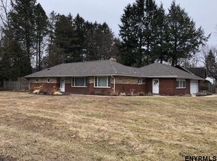 2 Appletree Ln, Newtonville, NY 12110