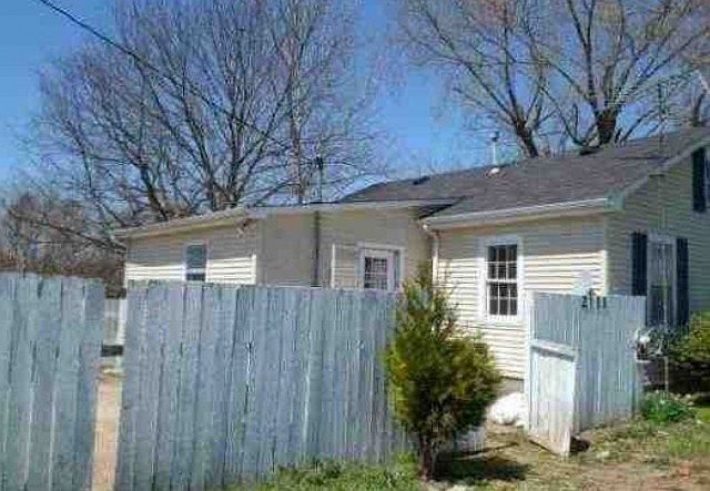 2nd image of 2111 Caudill Rd