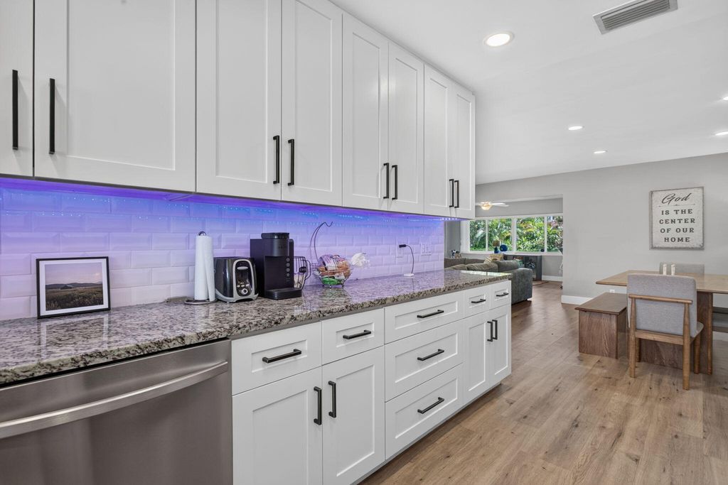 2520 SE 5TH Street, photo 6