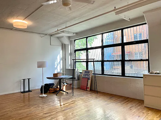 Rented by EXR | media 4