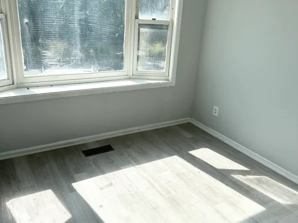 6 Park Ave, Bridgeport, CT 06604