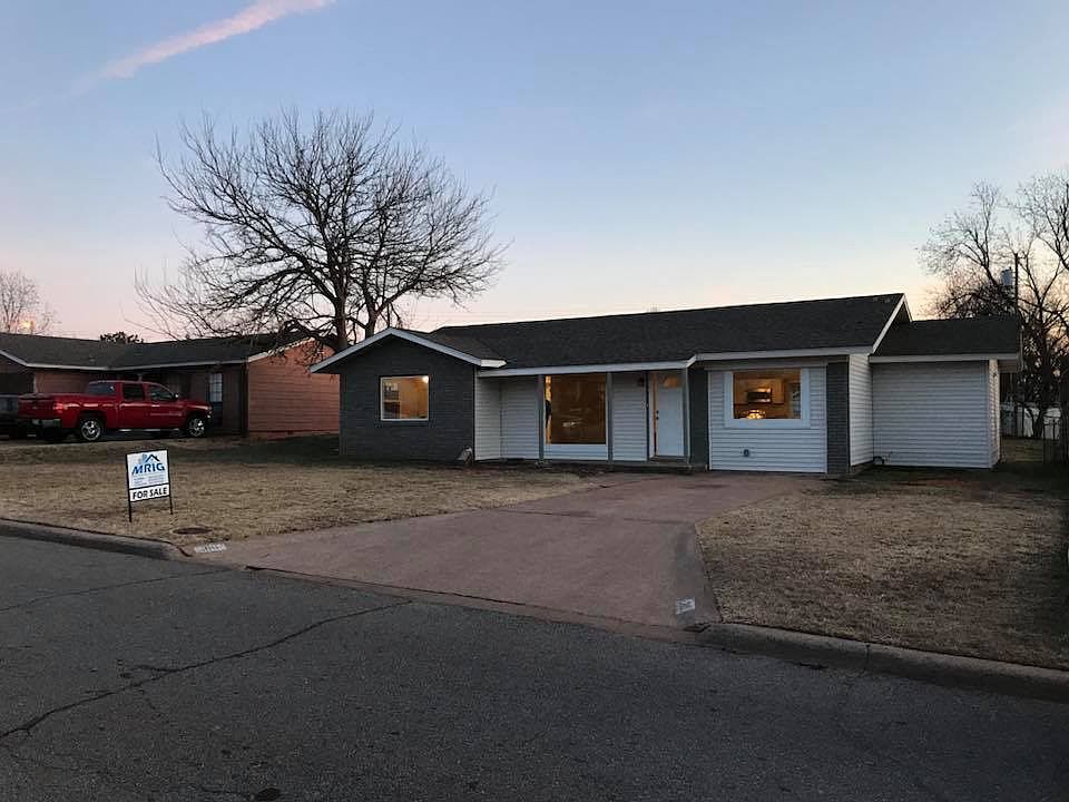310 HOOVER CIR 