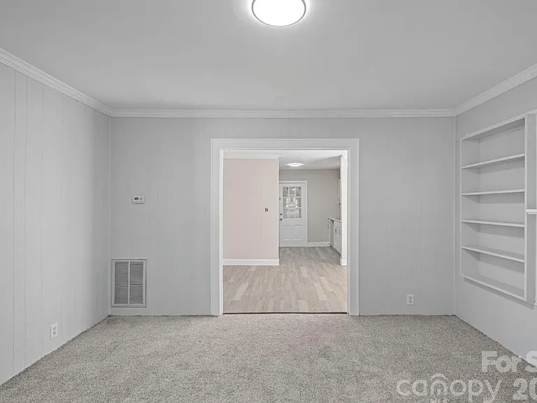 310 Pineview St — Photo 2