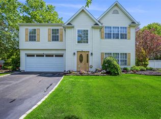 51 Timber Ridge Dr, Coram, NY 11727