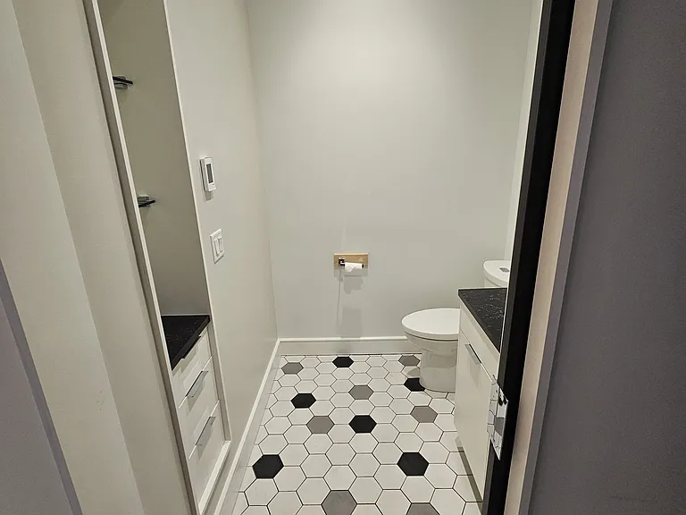 319 Broadway N #304 — Photo 10