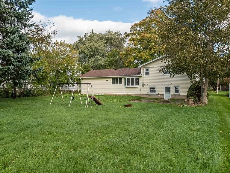 5 Adeane Dr W — Photo 24