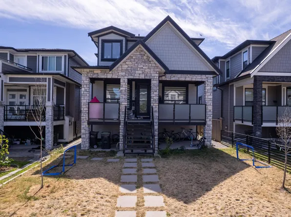 222 Hampton St, New Westminster, BC V3M 0K2