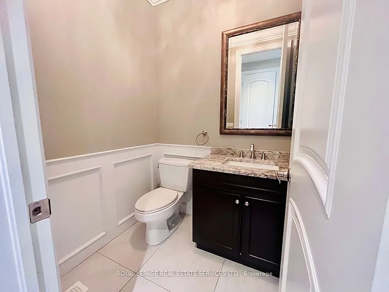 2366 Chateau Cmn — Photo 12