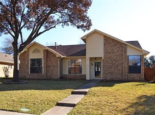2006 Oakbluff Dr, Carrollton, TX 75007