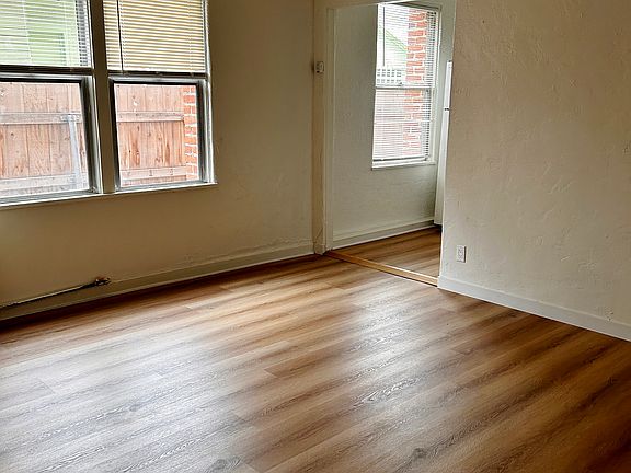 3rd image of 962 N Wilton Pl #105