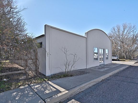 3rd image of 407 W San Antonio St