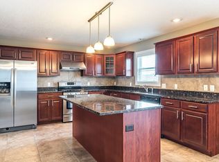 6472 Dorothys Dr, Bettendorf, IA 52722