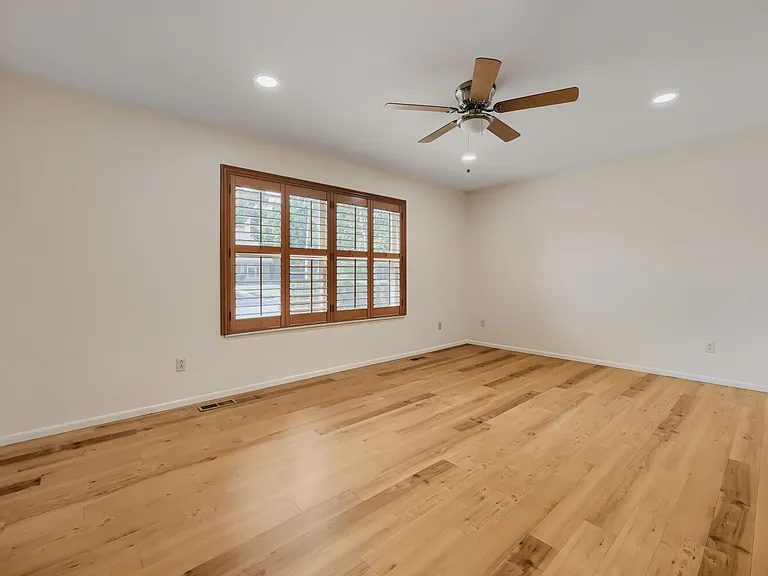 3202 Springridge Dr — Photo 9