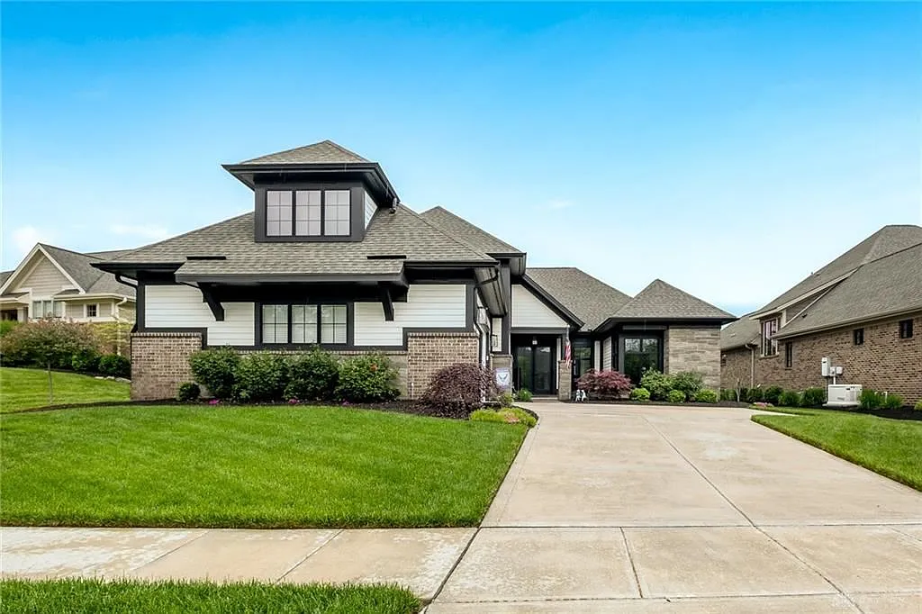 1477 Champions Way photo 1