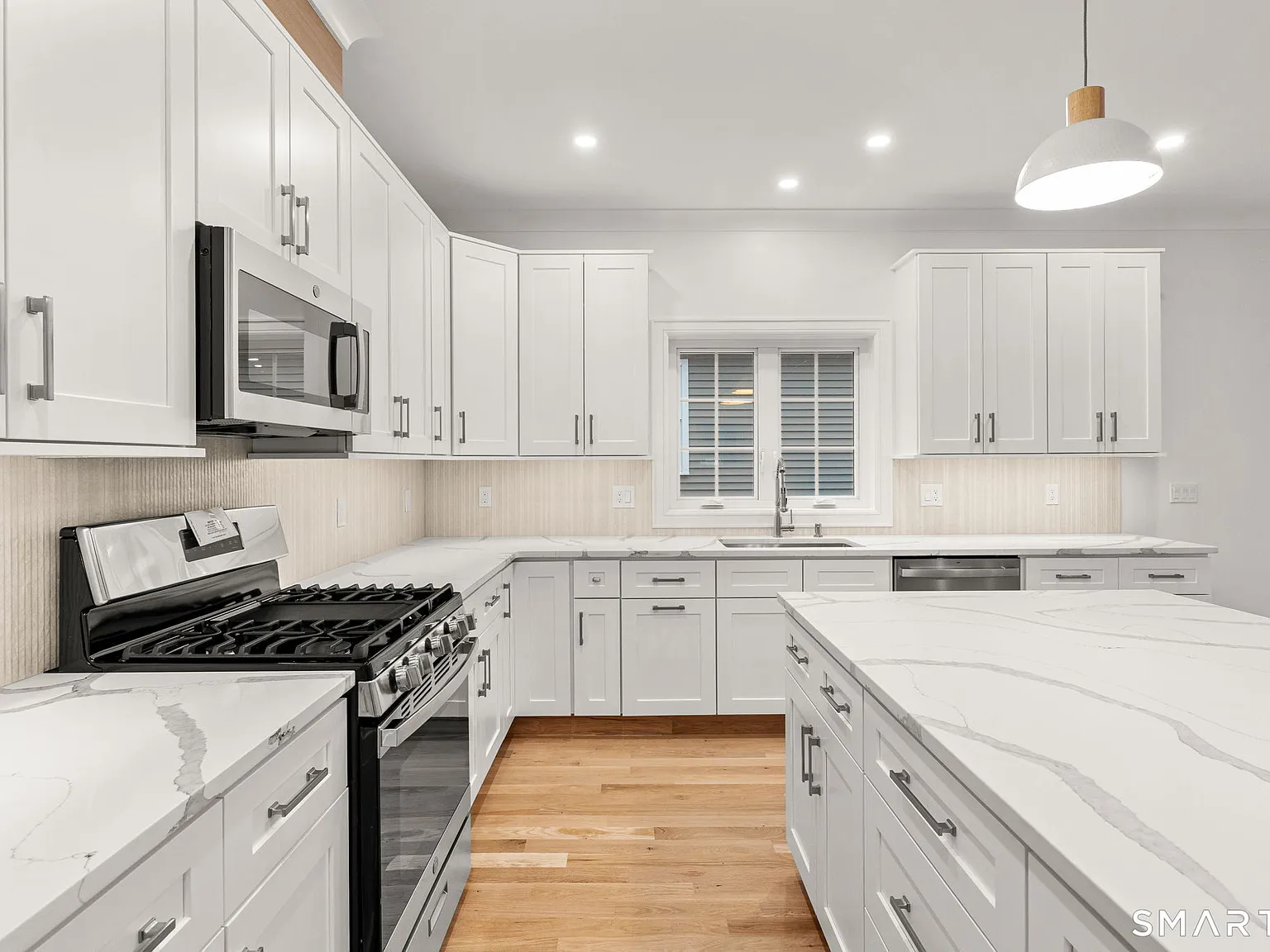 5 bed, 4.5 bath, 3225 sqft, $8,500 — Photo 2