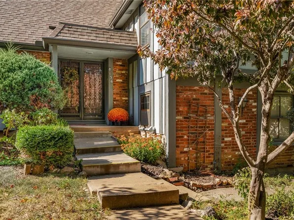 8136 N Overland Dr, Kansas City, MO 64151