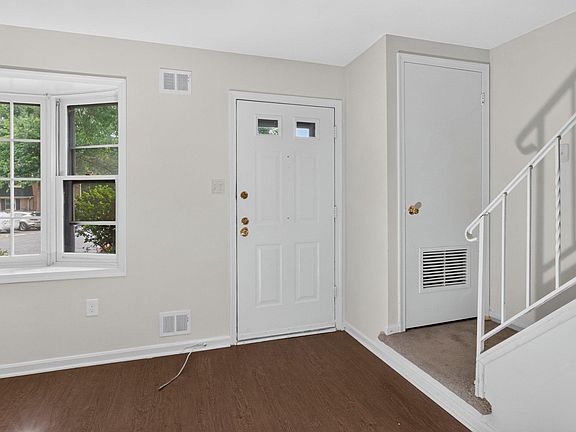 4th image of 8418 Towne Crest Ct