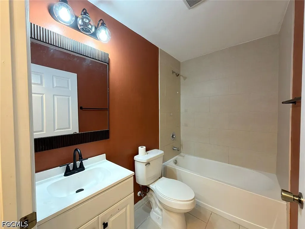 3 bed, 2.0 bath, 1209 sqft, $1,800 — Photo 4