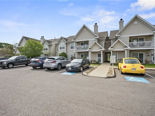 22687 Lenox Dr #612, Fairview Park, OH 44126