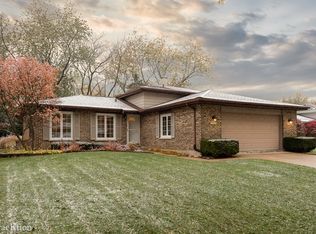 7124 Blackburn Ave, Downers Grove, IL 60516