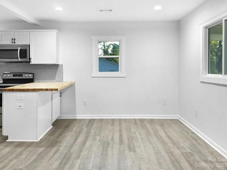1009 McLain Rd — Photo 2