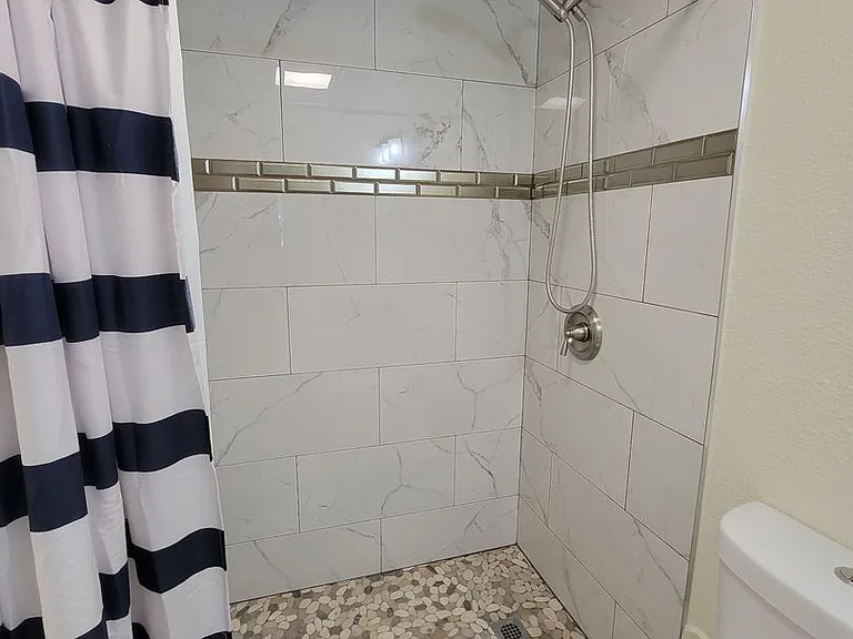 140 Uwapo Rd #28-104 — Photo 11