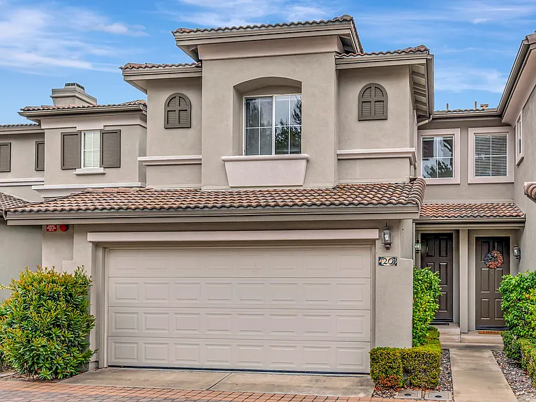 20 Trofello Ln — Photo 2