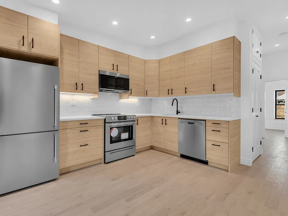 140 President St #3