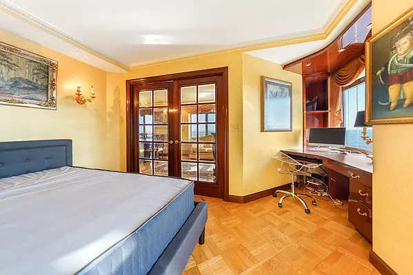 Sold by Daniel Saat, LREB | media 37