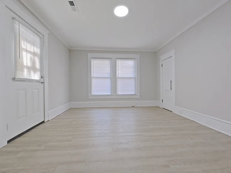 1105 Adams St — Photo 13