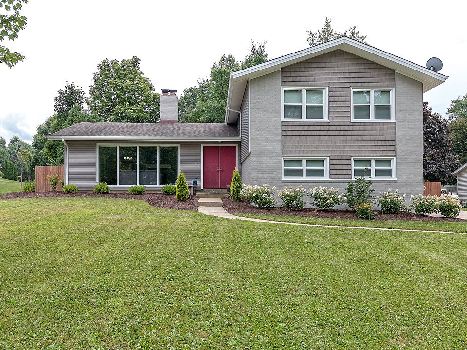 1st image of 119 N Park Dr