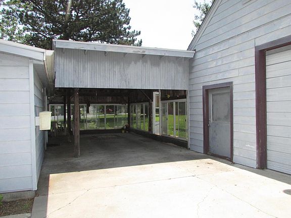 5th image of 681 London Ave