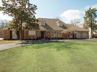 6520 Rainbow Ave, Mission Hills, KS 66208