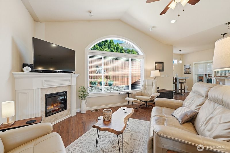 5th image of 404 Ridgewood Drive