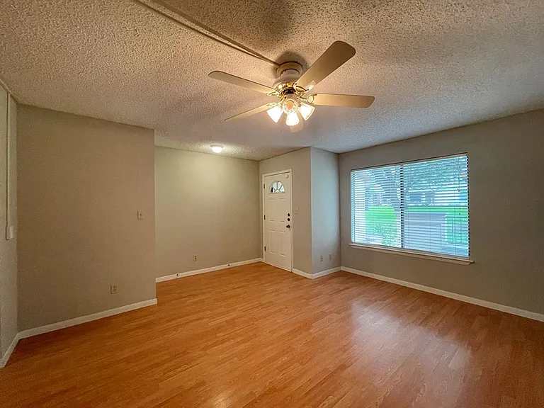 9502 Quail Village Ln — Photo 5