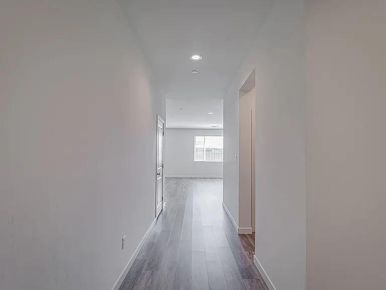 15017 Maryvale Ave — Photo 5