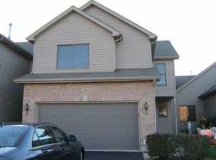 128 Fawn Ln, Elgin, IL 60120