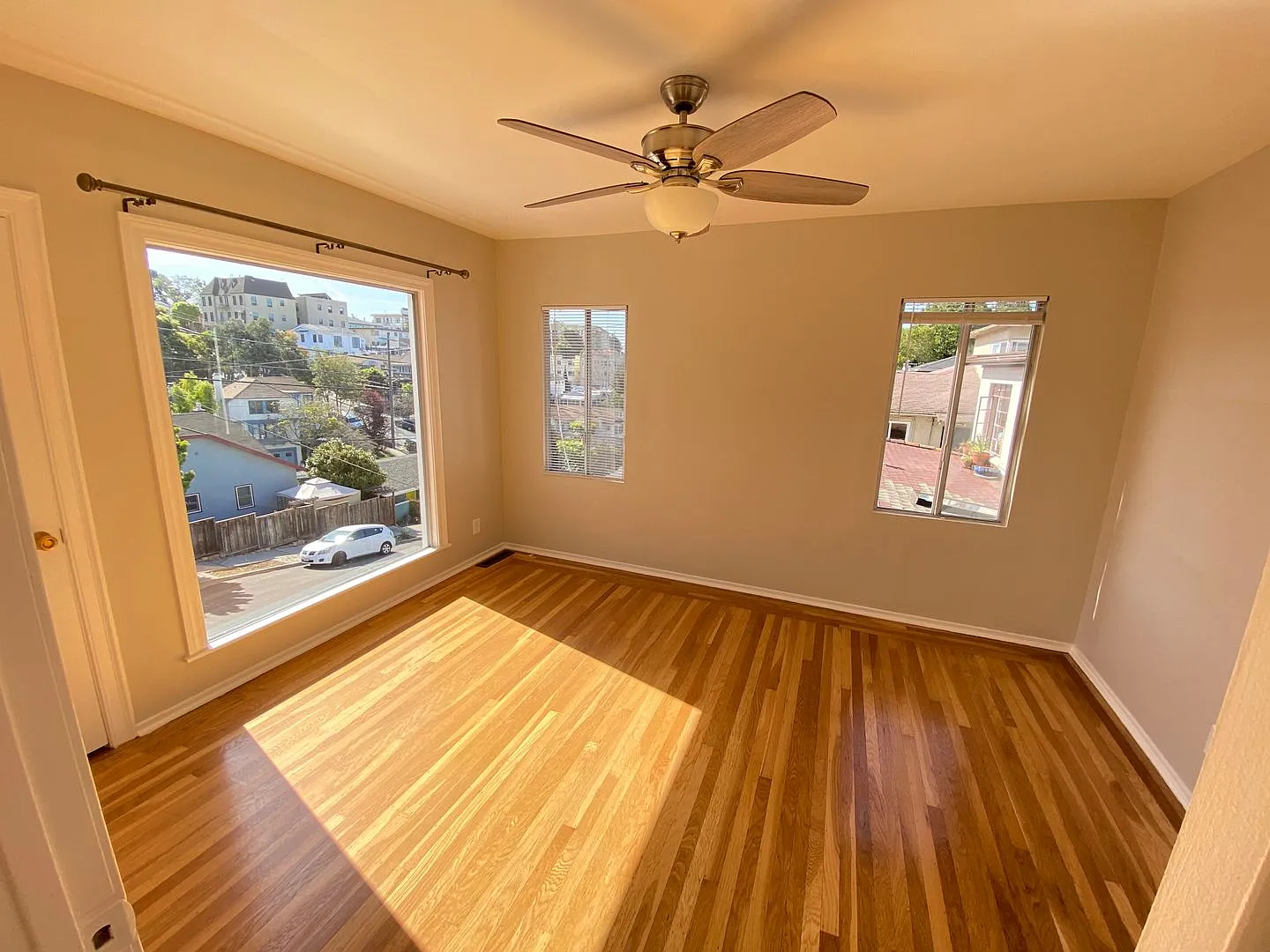 2 Bed 1 Bath Duplex W/ Garage — Photo 4