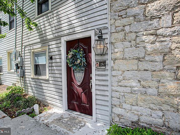 4th image of 55 E Main St