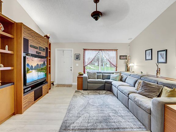4th image of 801 NW 8th Way