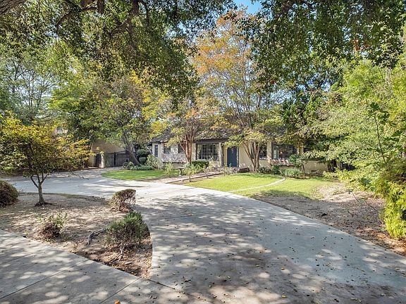 3rd image of 827 Woodward Blvd