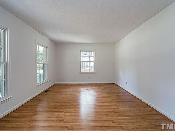 4th image of 104 S Shetland Ct