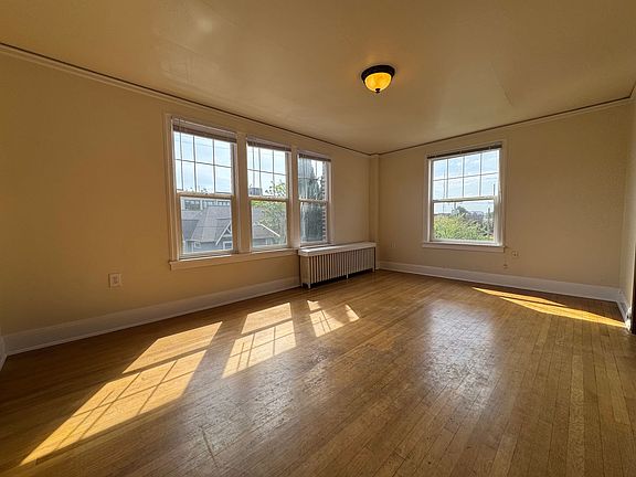 3rd image of 531 Malden Ave E APT 302