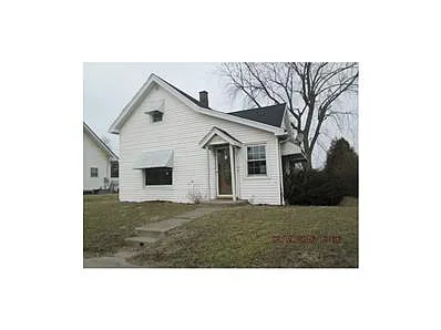 1104 W Market St photo 1