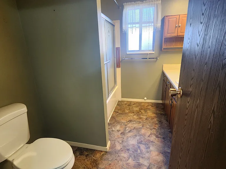 1345 E Victory Way — Photo 8