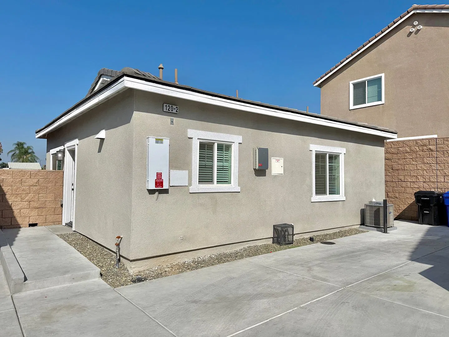 Two Bedroom, Two Bathroom available — Photo 2