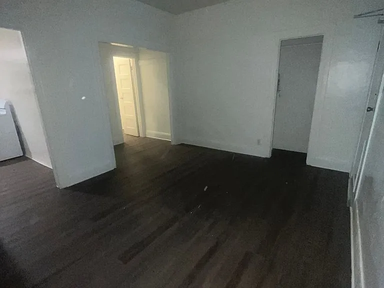 Carol Arms Apartments — Photo 10