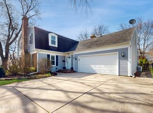 905 Prince Charles Ln, Schaumburg, IL 60195
