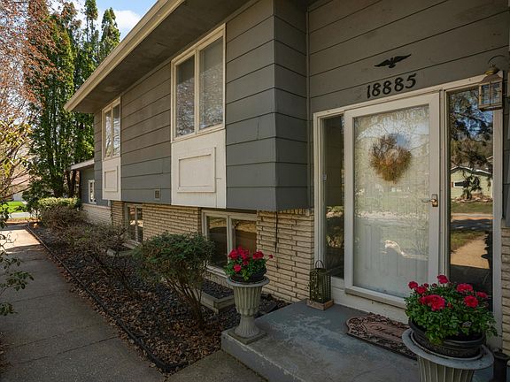 2nd image of 18885 Valley View Rd