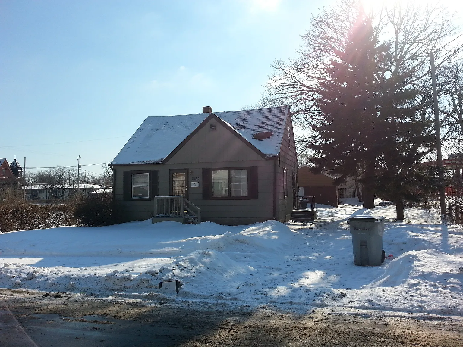 1423 W Groeling Ave photo 1